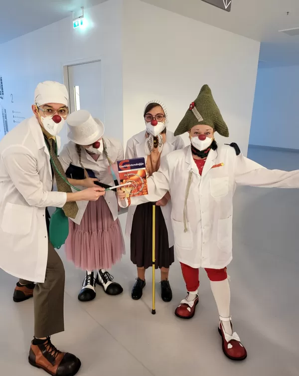 Piedalāmies Stradiņu dakteru sveikšanā.