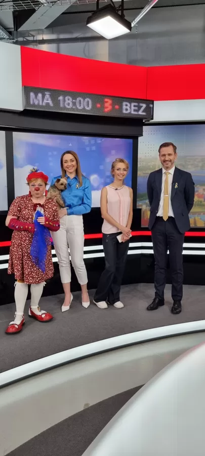 Rokrokā ar publicitāti. Nekur jau nespruksi. Televīzijas rīts. 