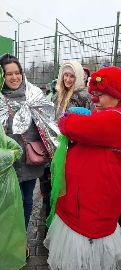 2 stundas uz robežas kopā ar bēgļiem no Ukrainas. Lietus, vējš un smiekli. 