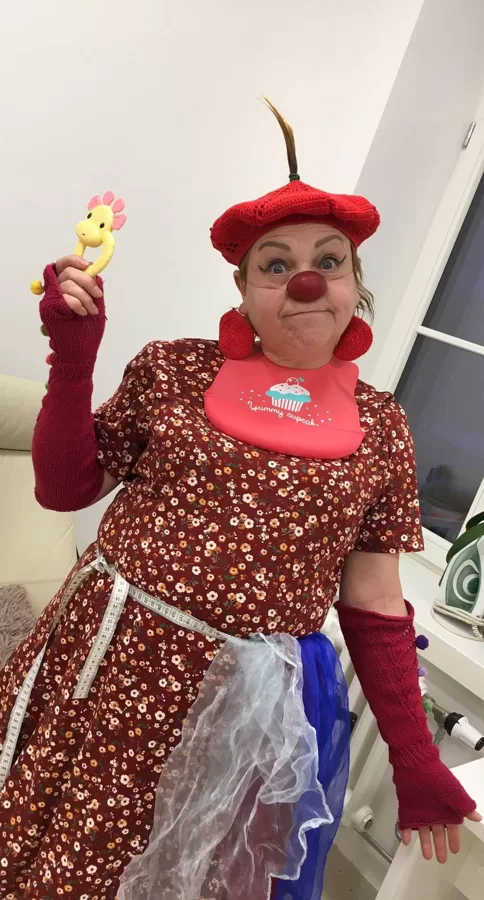 Nejauši atradu plauktā lacīti, Dr.Guga uzreiz to piesavinās.