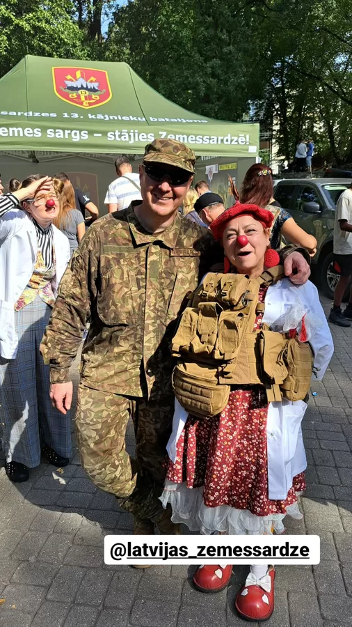 Tuvāk armijai drošāk. Guga zina, kam pieslieties.