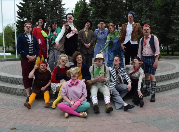 Daugavpils meistarklase - parkos un ielā iziet dakteri klauni!