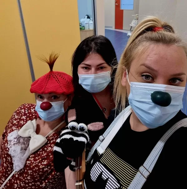 Trio kopā ar Dr.Kaa (Katrīna) un medmāsiņu BKUS. Ak nē, ir arī zebra Neguga.
