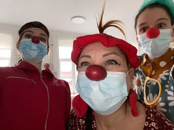 Vēl modē maskas. 
