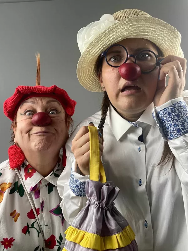 Ar burvīgo Kakastrofu (Sintija)